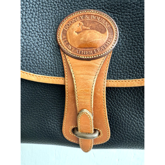 Dooney & Bourke Essex Shoulder Bag Vintage All Weather Leather Classic Black Tan - Picture 4 of 16